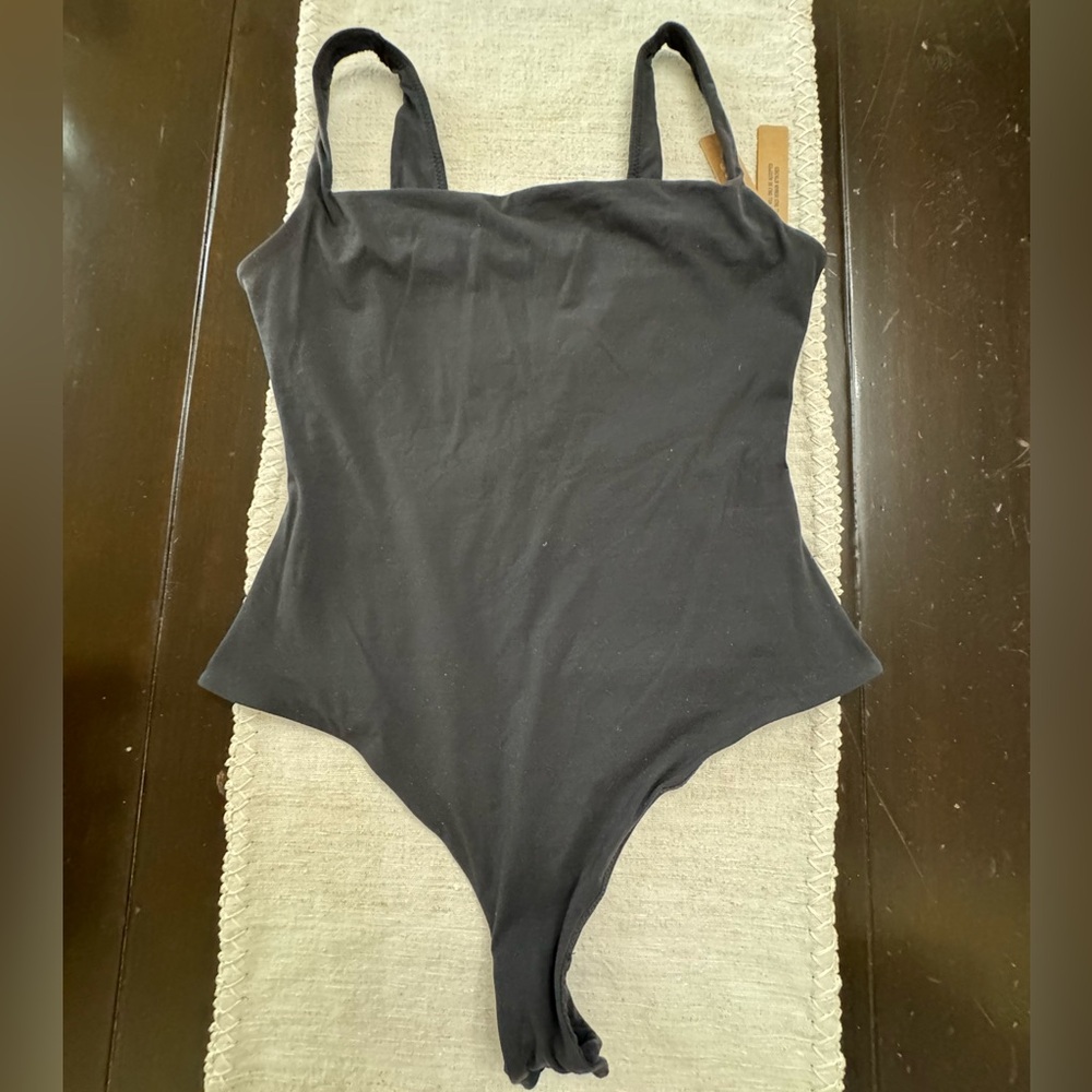 SKIMS Fits Everybody Square Neck Bodysuit - Size M